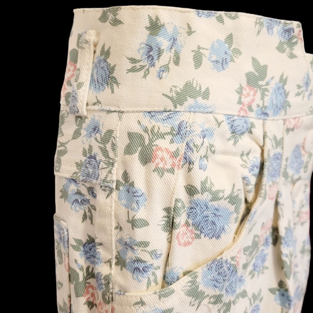 2/$20 Vintage Y2K Floral Pattern Shorts Pants Jeans Size: Small - Picture 3 of 8